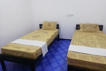 پانسیون Sea Shells Inn Arugambay