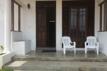 پانسیون Summer Cottage