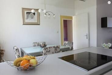 Apartments Adel   70 M From Beach