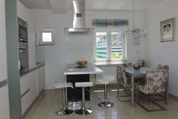 Apartments Adel   70 M From Beach