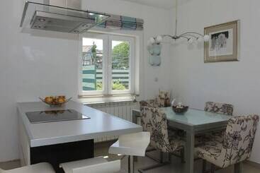 Apartments Adel   70 M From Beach