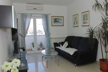 Apartments Adel   70 M From Beach