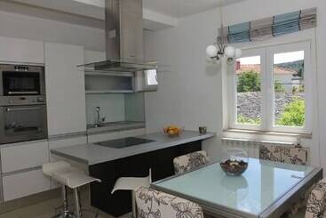 Apartments Adel   70 M From Beach