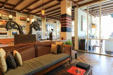 تختخواب و صبحانه Diatas By Art Cafe Bumbu Bali
