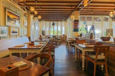 تختخواب و صبحانه Diatas By Art Cafe Bumbu Bali