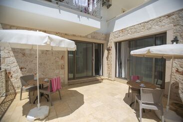 Cedrus Suites