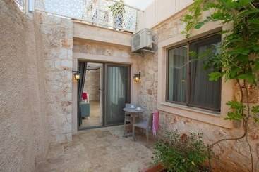 Cedrus Suites