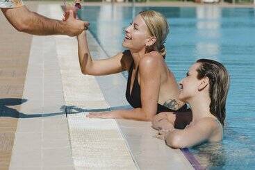 Acroter Hotel & Spa