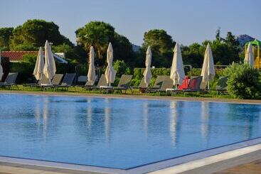 Acroter Hotel & Spa