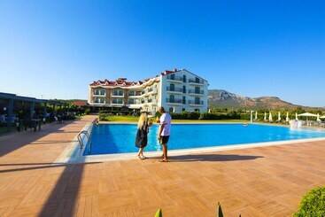 Acroter Hotel & Spa