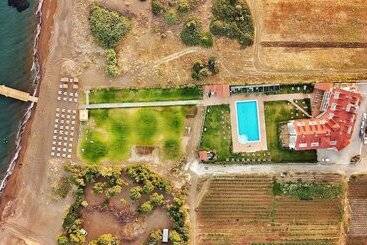 Acroter Hotel & Spa