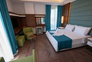 Acroter Hotel & Spa