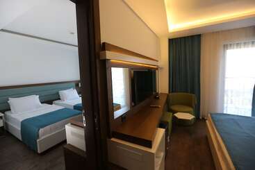 Acroter Hotel & Spa