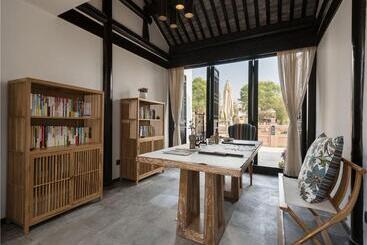 هتل Blossom Hill Inn · Shantang