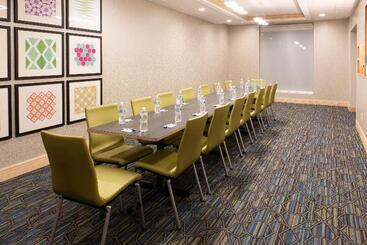 هتل Holiday Inn Express & Suites North Battleford, An Ihg
