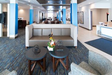 هتل Holiday Inn Express & Suites   North Battleford, An Ihg