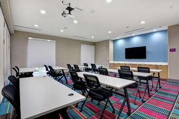 هتل Home2 Suites By Hilton Pecos