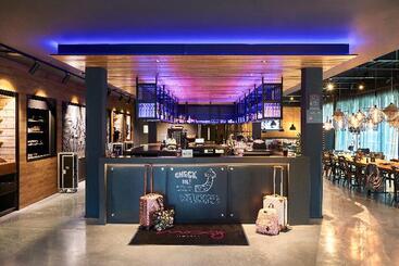 هتل Moxy York