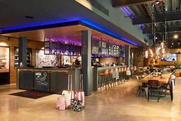 هتل Moxy York