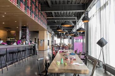 هتل Moxy York