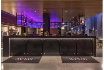 هتل Moxy York