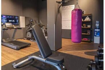 هتل Moxy York