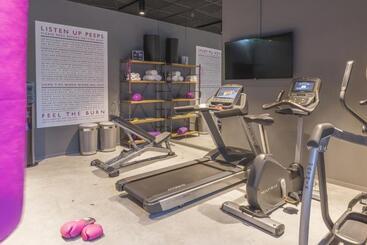 هتل Moxy York