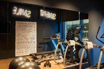 هتل Moxy York