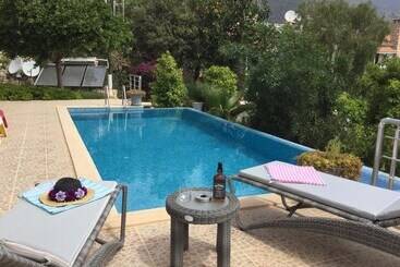 Merla Kas Villa Otelleri
