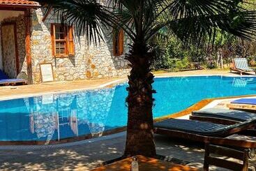 پانسیون Koyevi Olympos Countryhouse