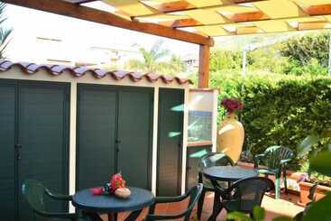 تختخواب و صبحانه Holidays Cefalù