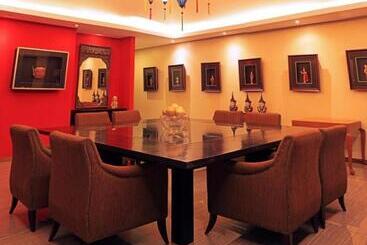 تختخواب و صبحانه The Oriental Luxury Suites Tagaytay