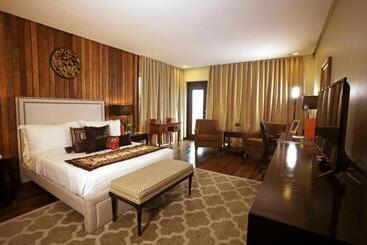 تختخواب و صبحانه The Oriental Luxury Suites Tagaytay
