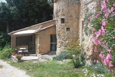 קוטג'' Domaine De Pierravon. Chambres D Hôtes