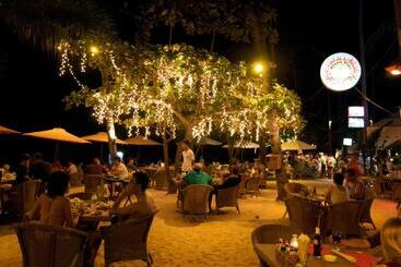 هتل Alona Vida Beach Resort