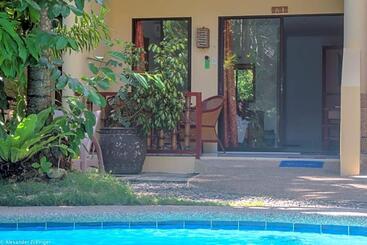 هتل Alona Vida Beach Resort