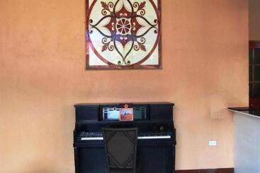 هتل Cambriza Suites