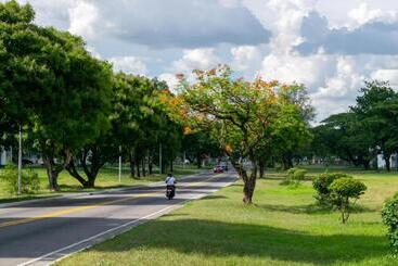 هتل Dianne Gardens