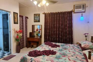 هتل Lala Panzi Bed And Breakfast