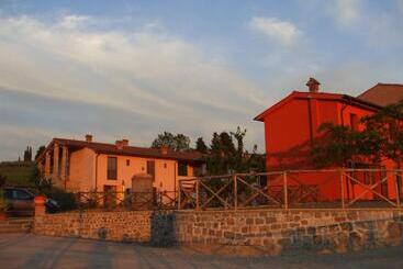 هتل روستایی Agriturismo Borgo Stella