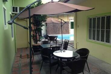 هتل Sun Moon Poolside