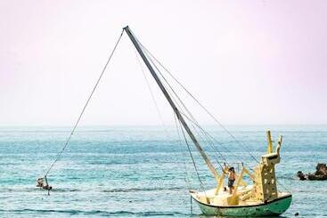 هتل The Beach House Boutique