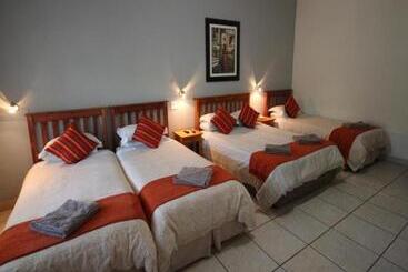 פנסיון Donkin Country House