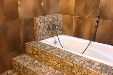 پانسیون F8 Inn   Formerly F8 Bed & Breakfast