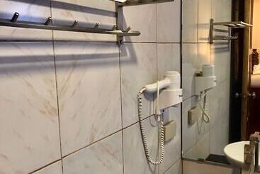 پانسیون F8 Inn   Formerly F8 Bed & Breakfast