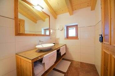 Wallegg Lodge Alpine Premium Chalet Ski In Ski Out Real Alpine Location Saalbach