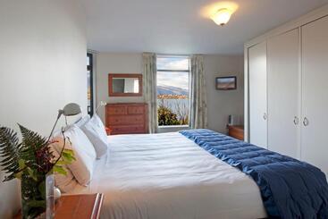 هتل Apartments At Spinnaker Bay