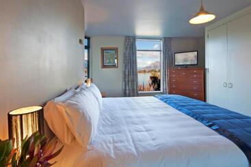 هتل Apartments At Spinnaker Bay
