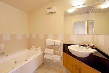 هتل Apartments At Spinnaker Bay