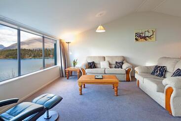 هتل Apartments At Spinnaker Bay
